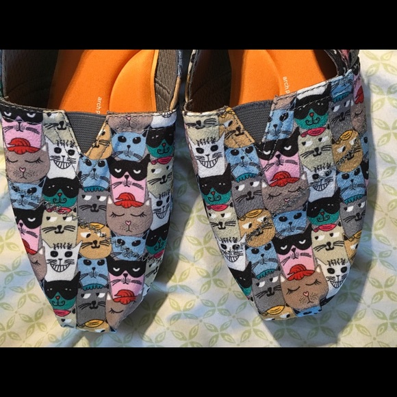 Skechers Shoes - NWOT bobs for cats